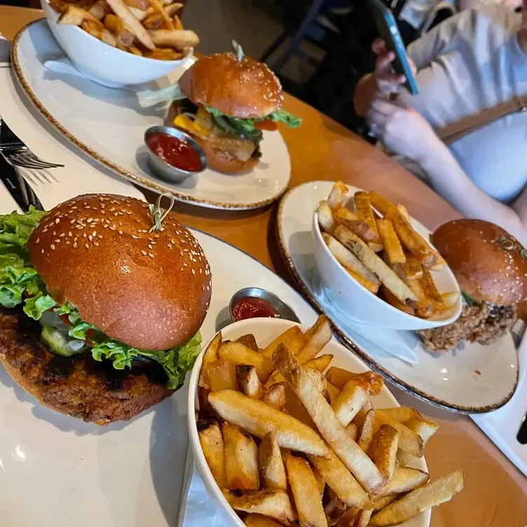Smash Kitchen and Bar_Markham_slider_image_3