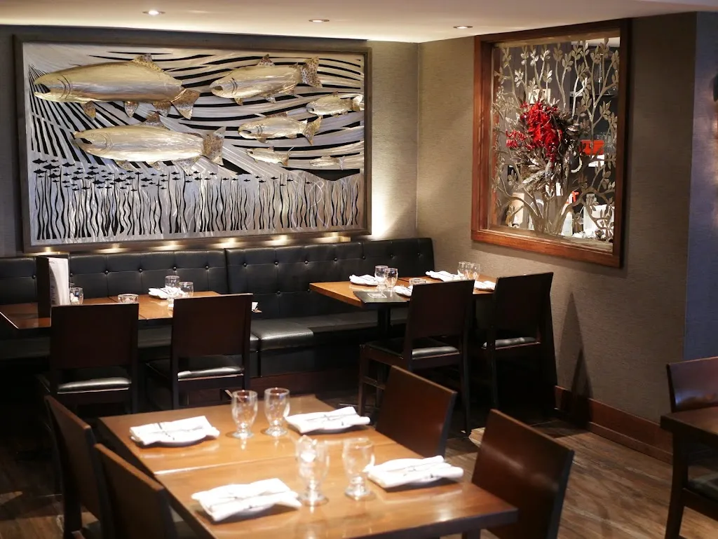 Shore Grill And Grotto restaurant in Mississauga Beach