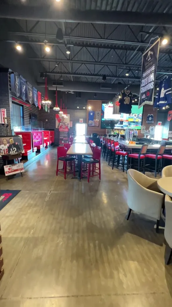 Shoeless Joe's Sports Grill_Napanee_slider_image_2