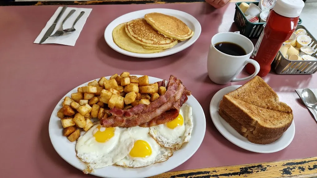 Tammy's Country Kitchen_Napanee Downtown_slider_image_2