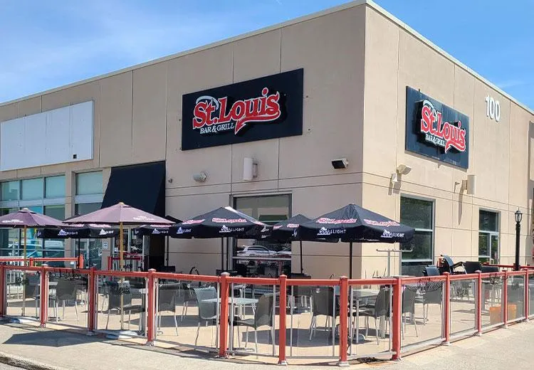 St. Louis Bar & Grill restaurante en Peel