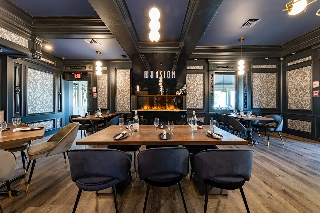Mansion Kitchen + Bar restaurante en Pickering