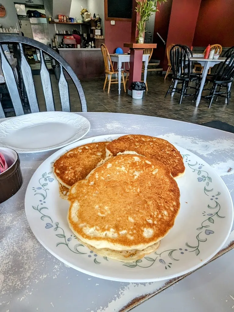 Echoes Restaurant_Powassan_slider_imagen_3