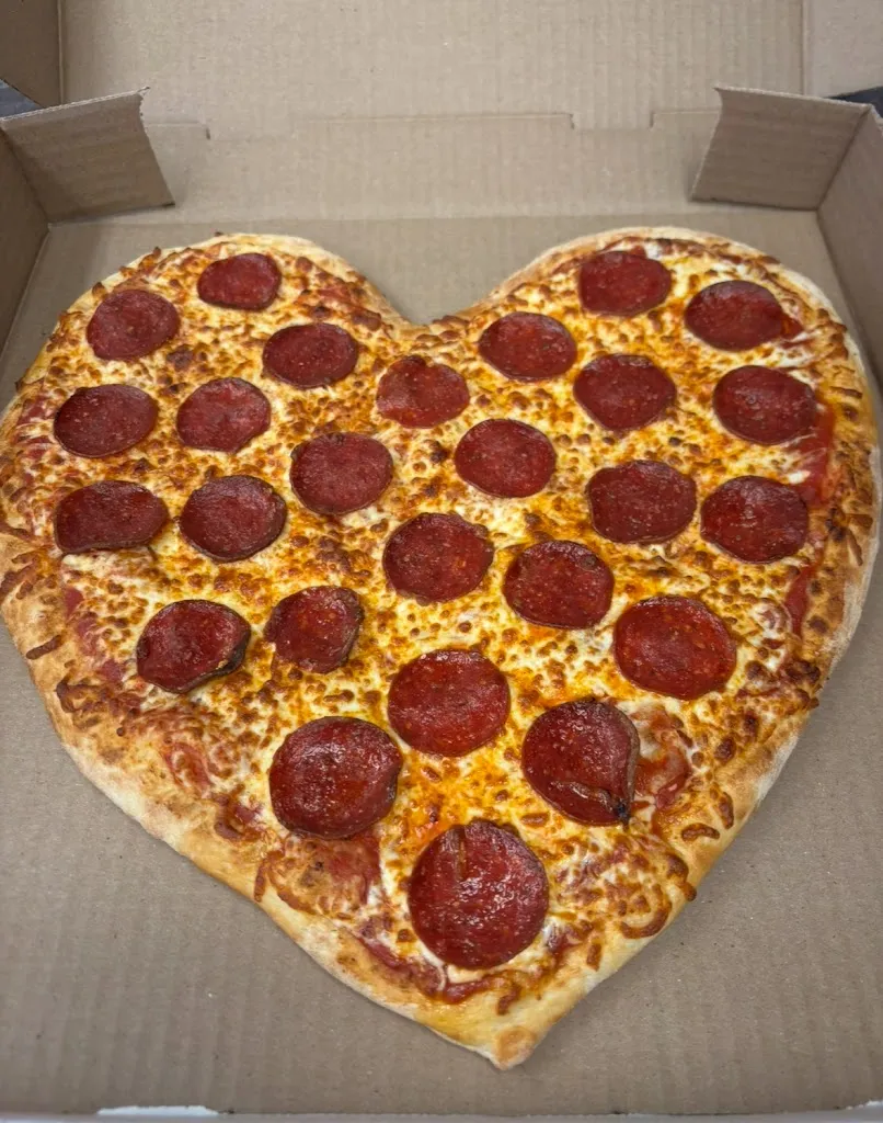 Pizza Pazzaz_Rayside-Balfour_slider_imagen_2
