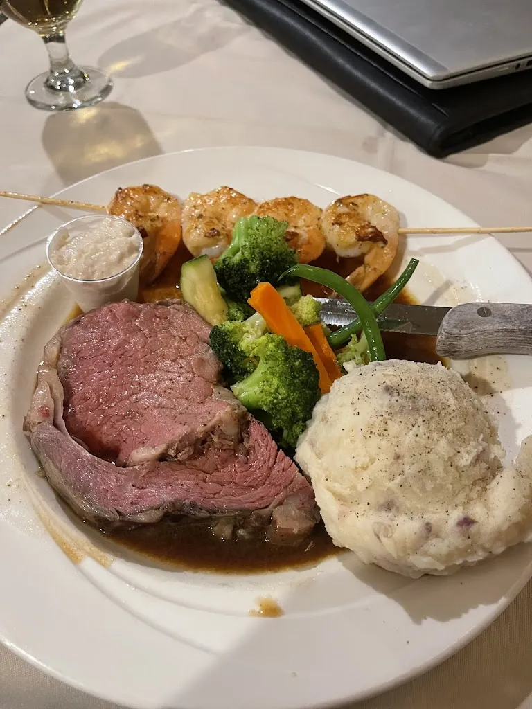 Mr Prime Rib_Rayside-Balfour_slider_imagen_3