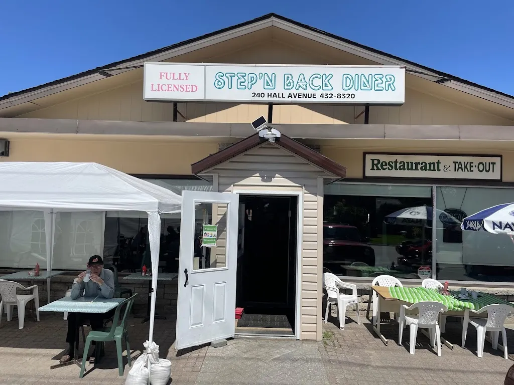 Step'N Back Diner restaurante en Renfrew