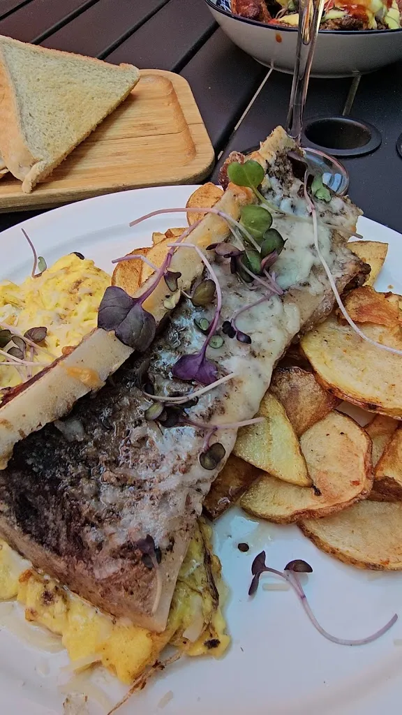 The District Tapas+Bar_St. Catharines_slider_imagen_2