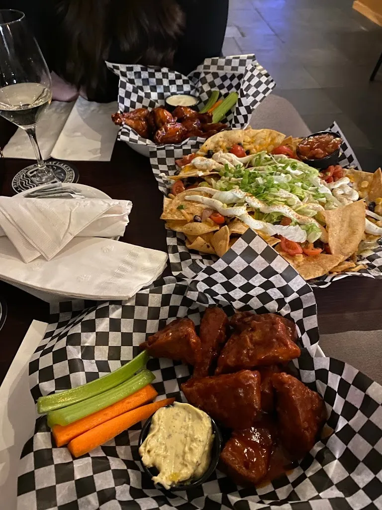 Brass Monkey Local_St. Catharines_slider_bild_3