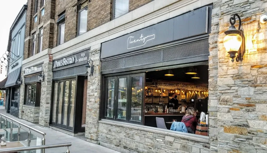 Twenty Kitchen & Bar restaurante en St. Catharines