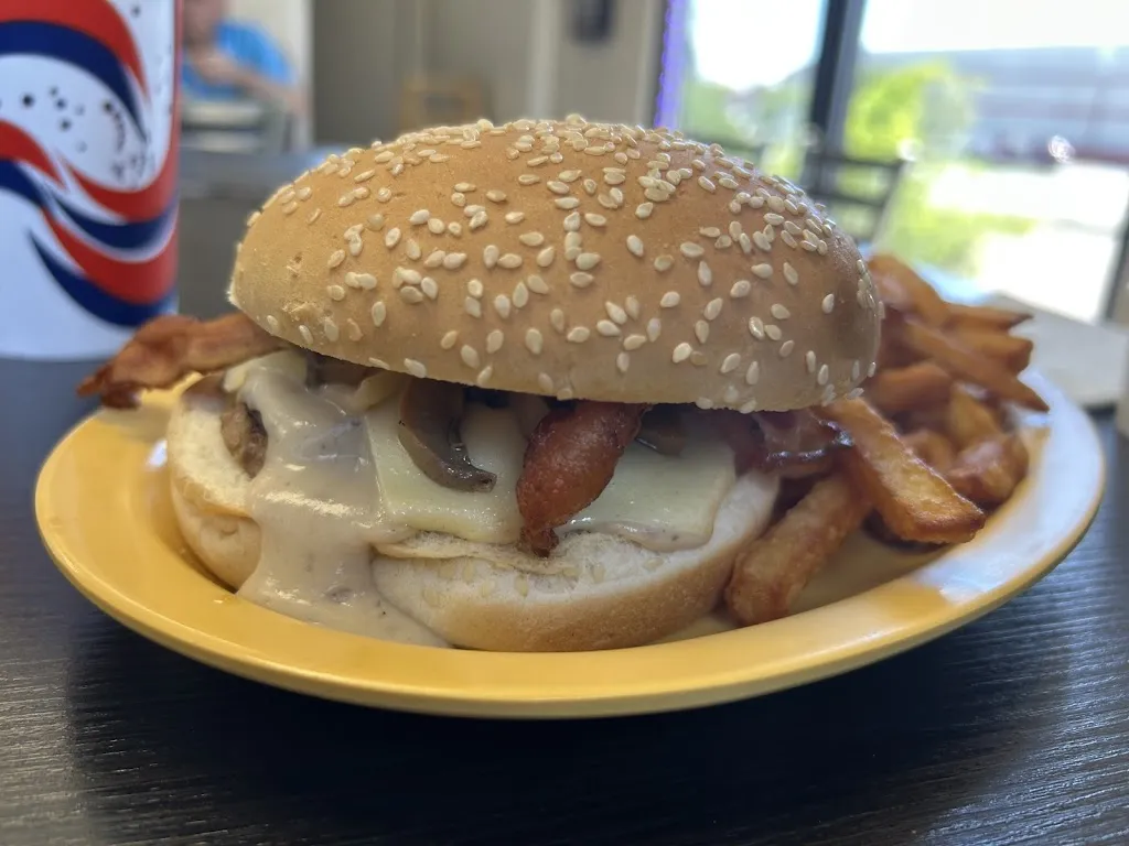 Ryan's Drive In_Leduc_slider_bild_2
