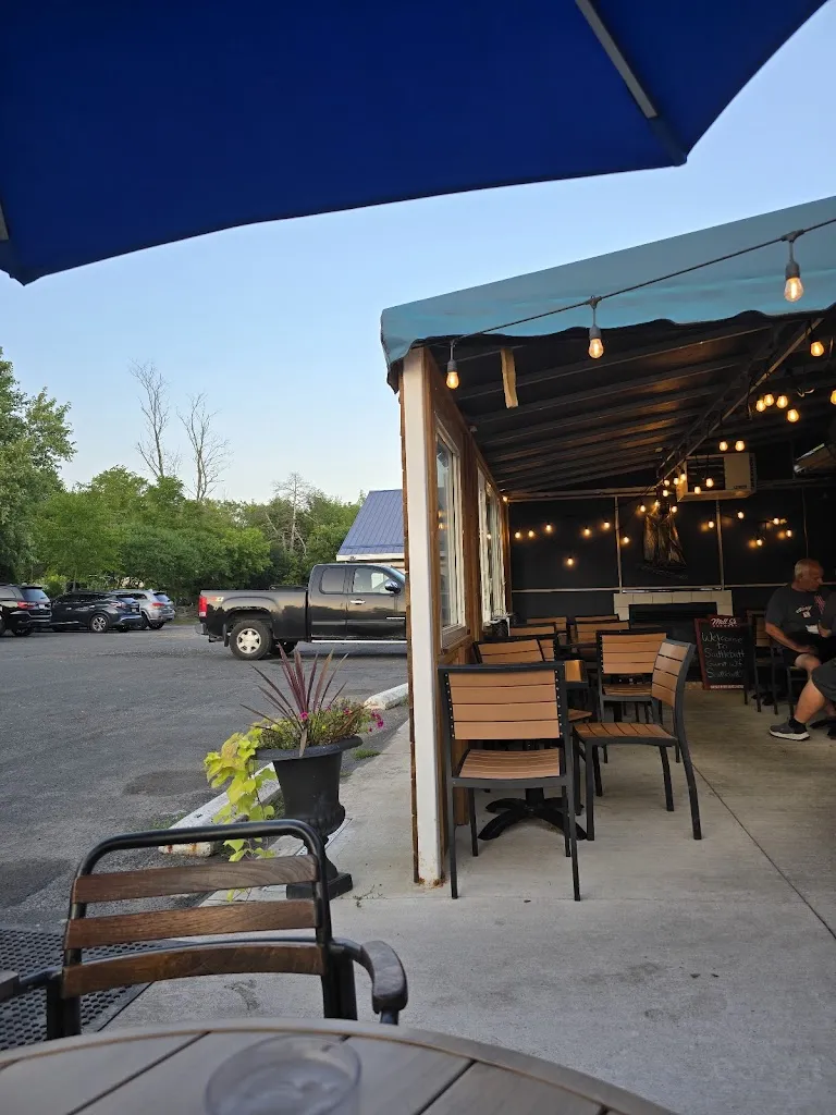 Sonam Lal_Scuttlebutt Tap & Eatery_Laurel_recensione