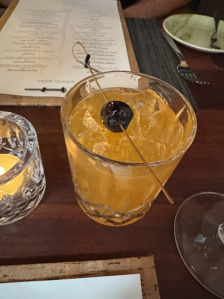 Sylvia Schmidt_Woods Restaurant & Bar_Toronto county_review
