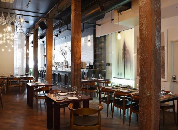 Woods Restaurant & Bar restaurant in Toronto county