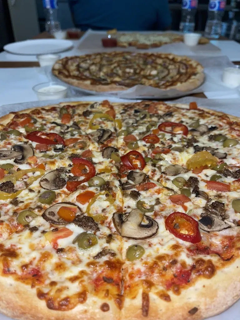 Tariq Abdulhadi_Olympic Pizza_Wellesley_reseña