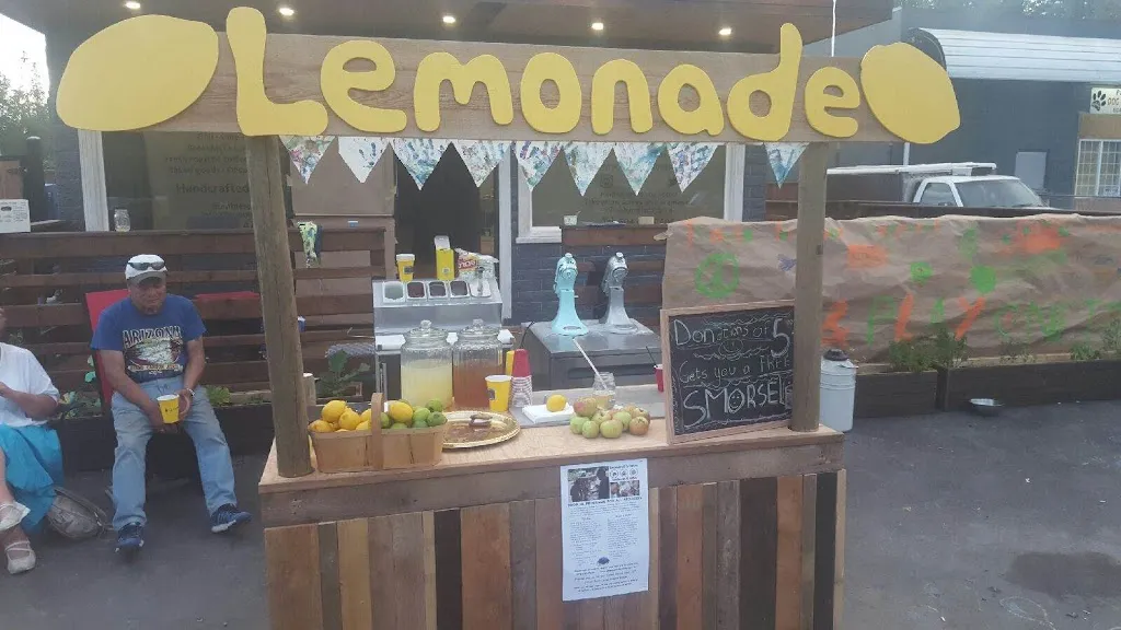 Humble Roots Cafe & Deli restaurante en Maple Ridge