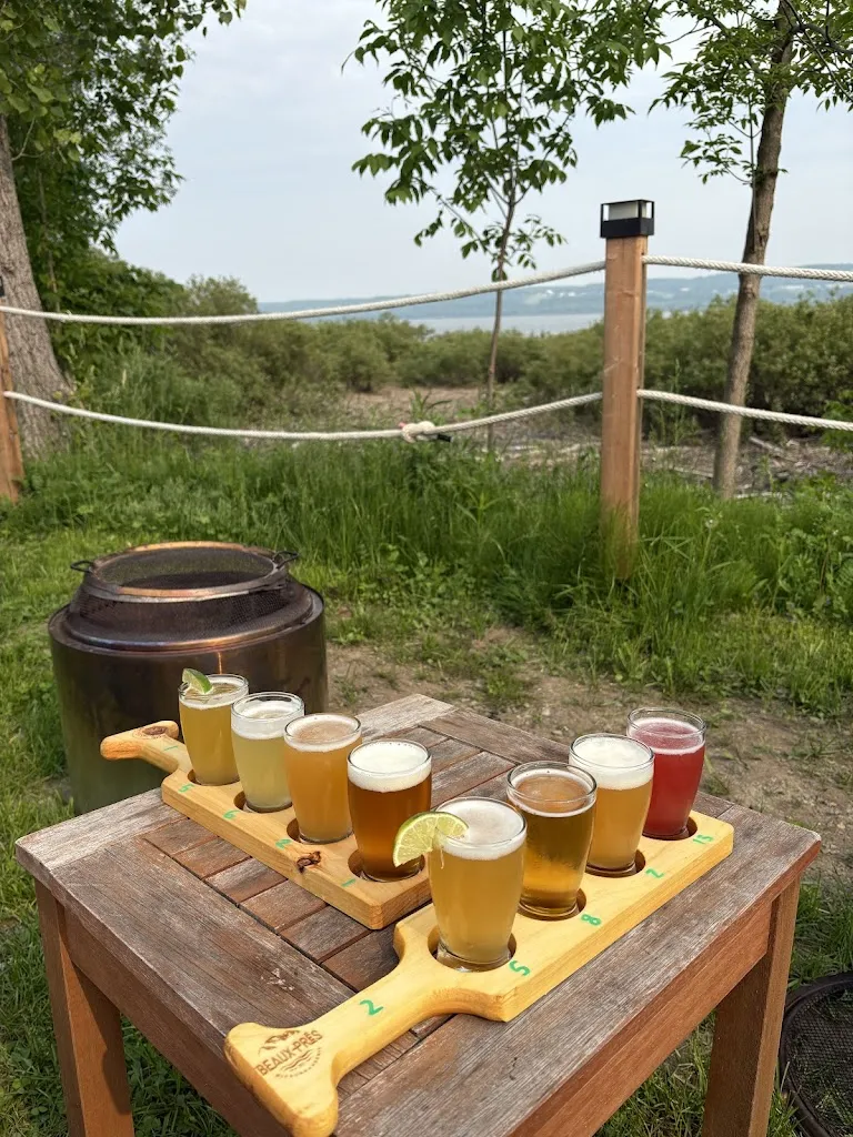 Des Beaux Prés - Microbrasserie restaurante en Beaupré