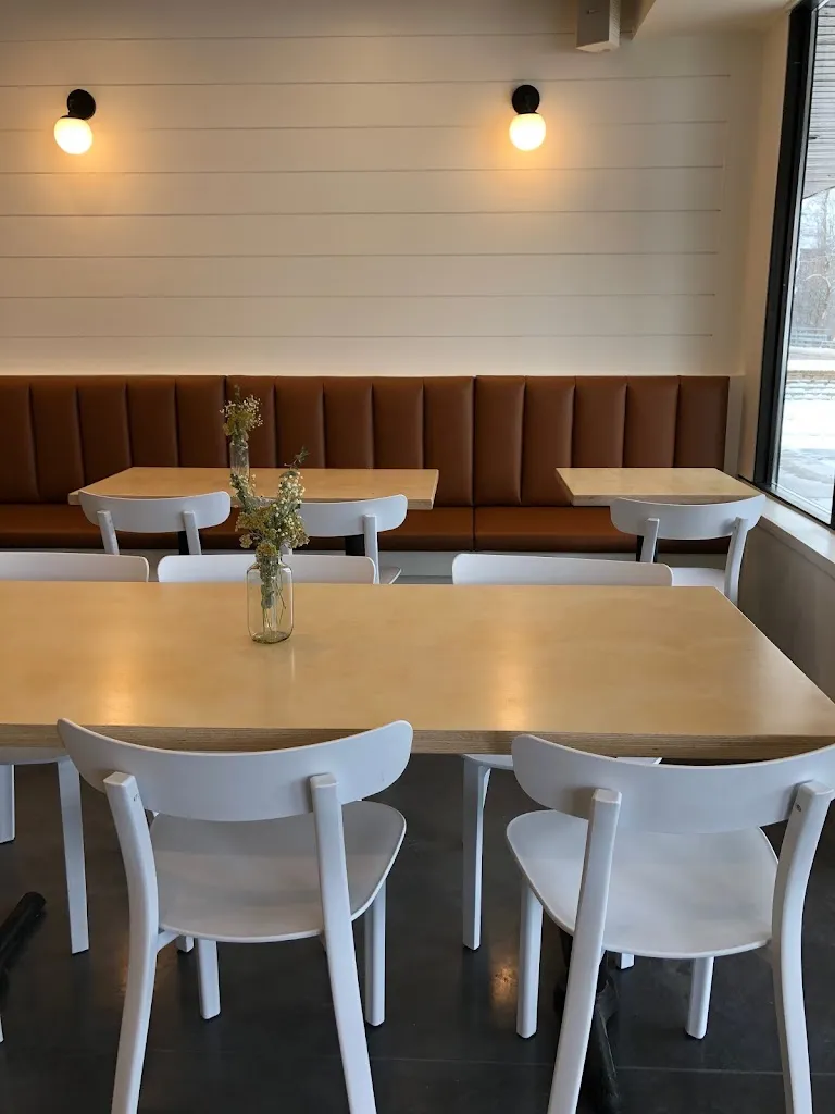 Louisa Café de quartier restaurant in Bois-des-Filion