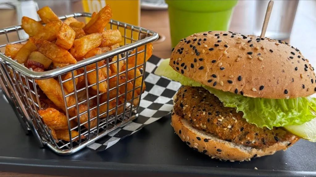 Matheson Harris_Le Pub du Lac._Cabano_review