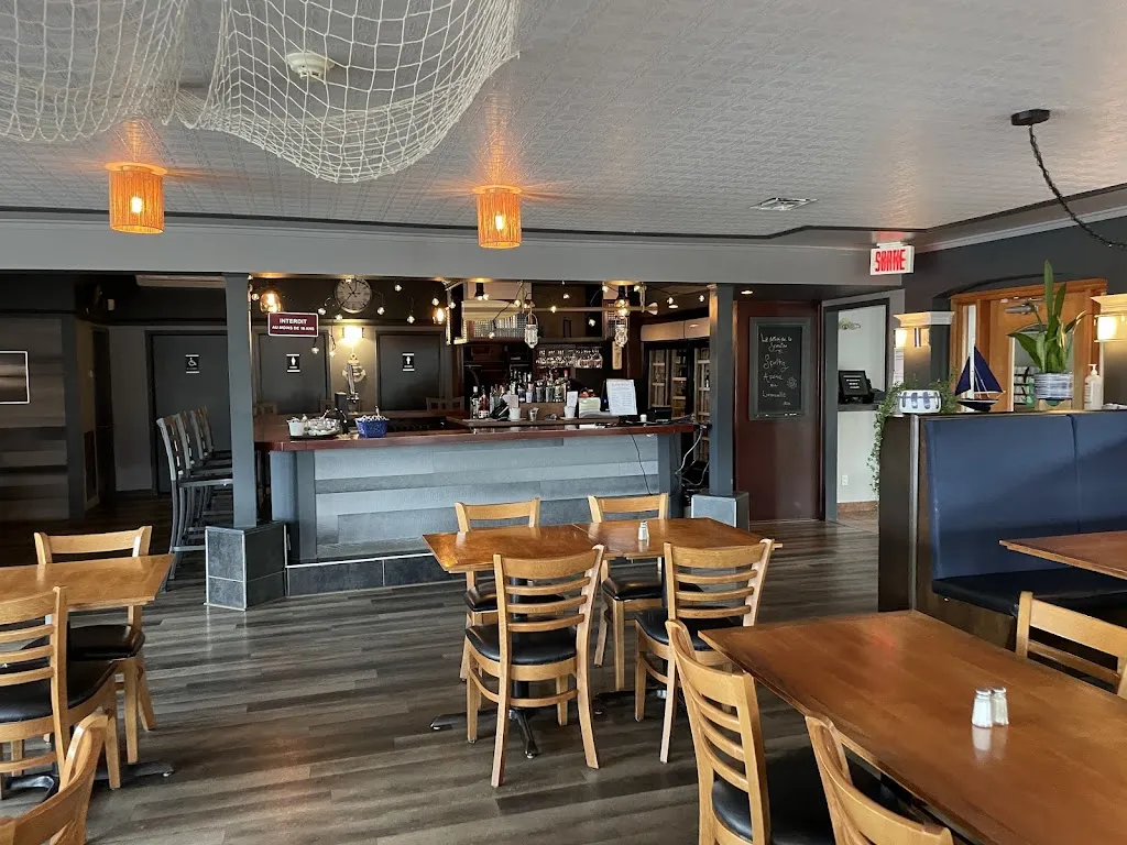 Le Pub du Lac. restaurant in Cabano