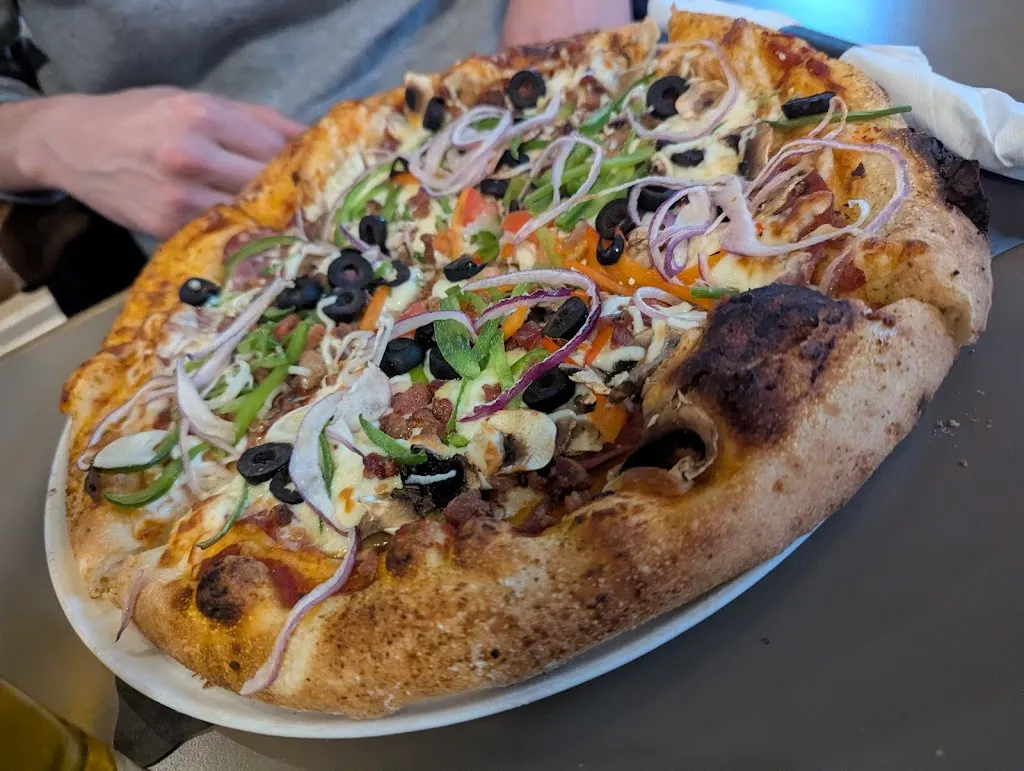 O P'tit Bar Resto Pizza four a Bois_Cabano_slider_image_2