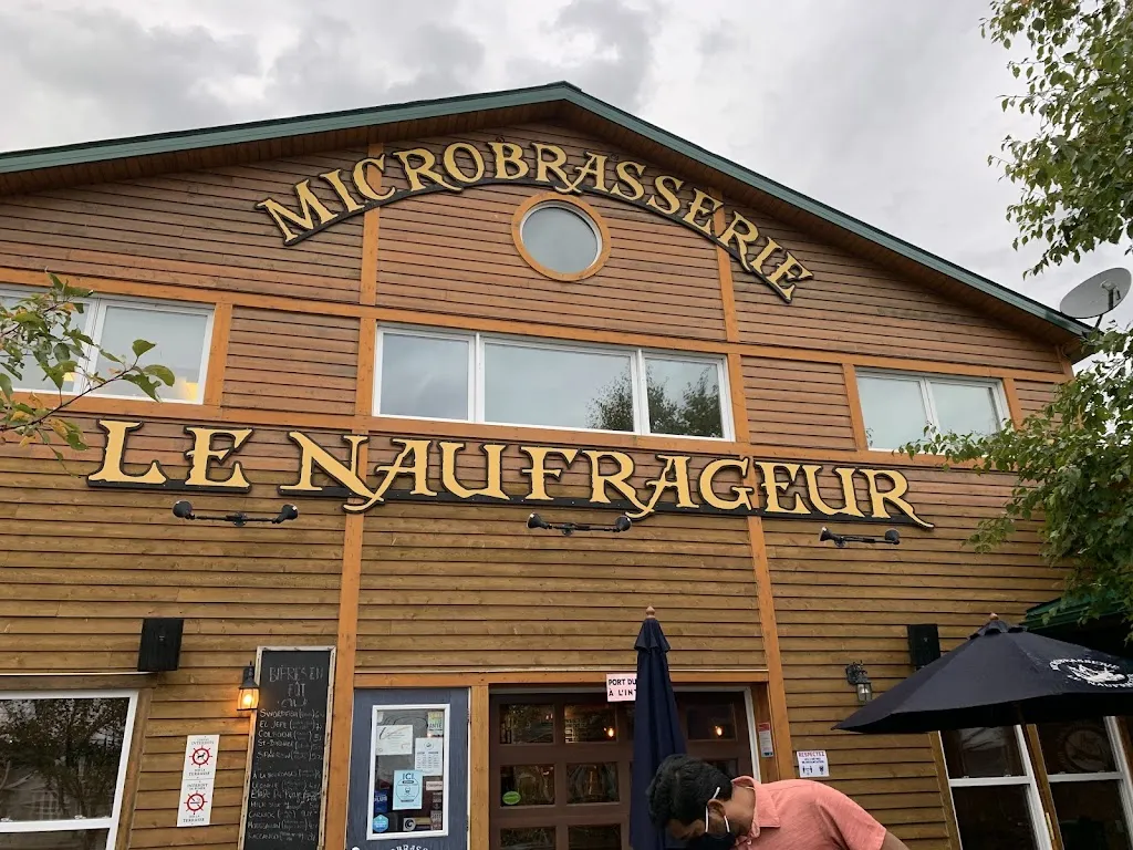 Le Naufrageur - Microbrasserie, Pub et Cantine Gourmande restaurant à Carleton-sur-Mer