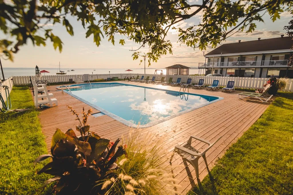 Hostellerie Baie Bleue (maintenant Riôtel Carleton-sur-Mer) - Site officiel - Meilleur prix garanti restaurante en Carleton-sur-Mer