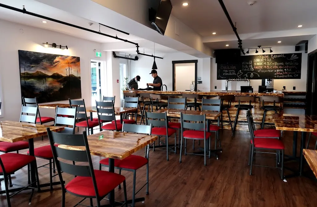Maître Renard - Microbrasserie & Bar à Vin restaurante en Chibougamau