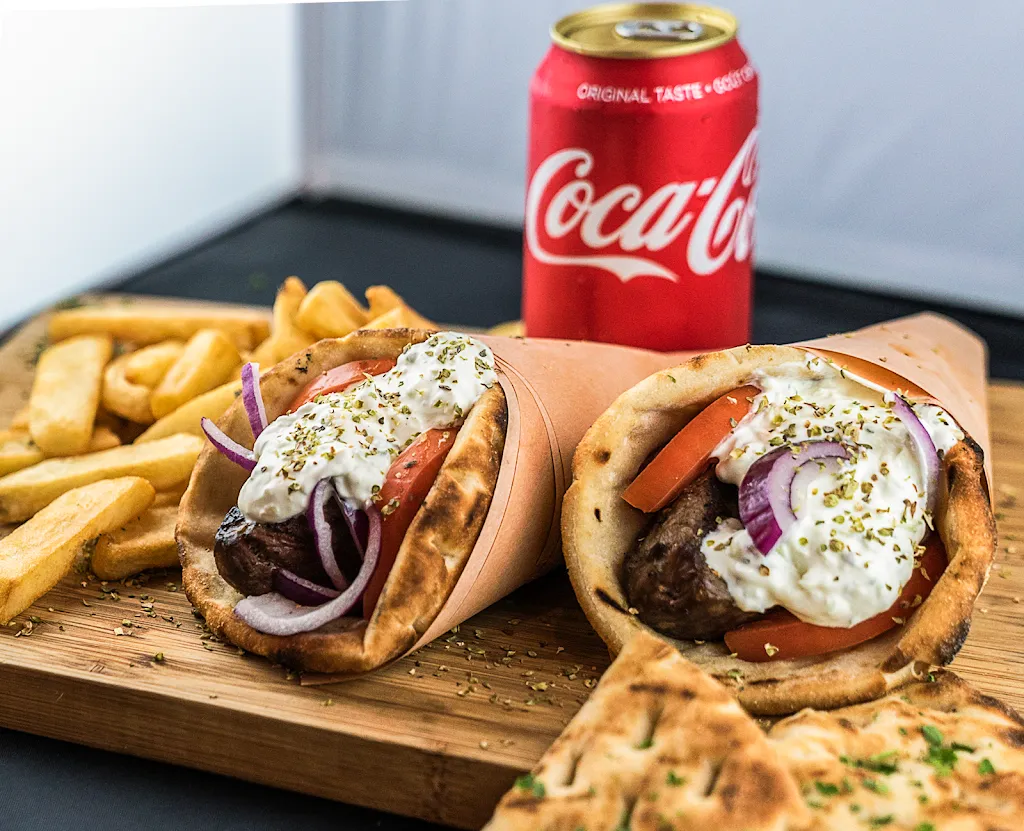 Yia Sou Greek Grill + Bar_Côte-Saint-Luc_slider_immagine_3