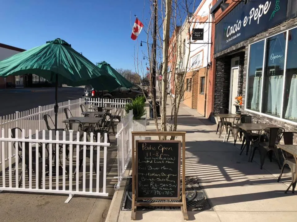Chef David's Cacio e Pepe Italian Bistro restaurante en Olds