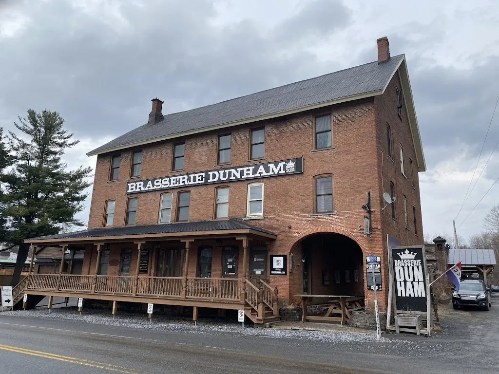 Brasserie Dunham / Pub & Boutique restaurante en Dunham