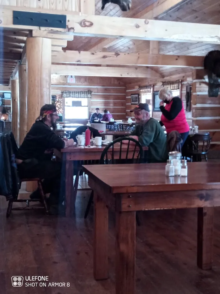 Pourvoirie Magnum Outfitters Lodge restaurant in Fort-Coulonge