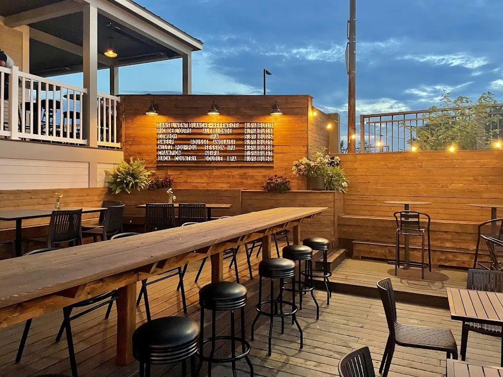 Des Cantons - Microbrasserie restaurante en Magog