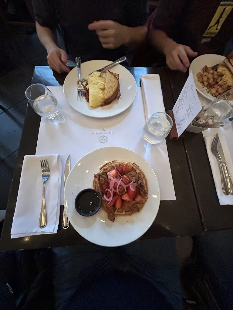 Enzo Gandin_Brasserie 701_Montréal_recensione