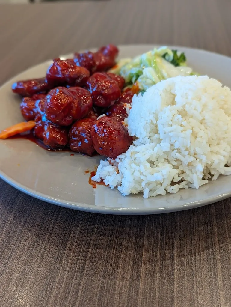 Mihary Andrianavalona_Restaurant Wingo (Napierville)_Napierville_reseña