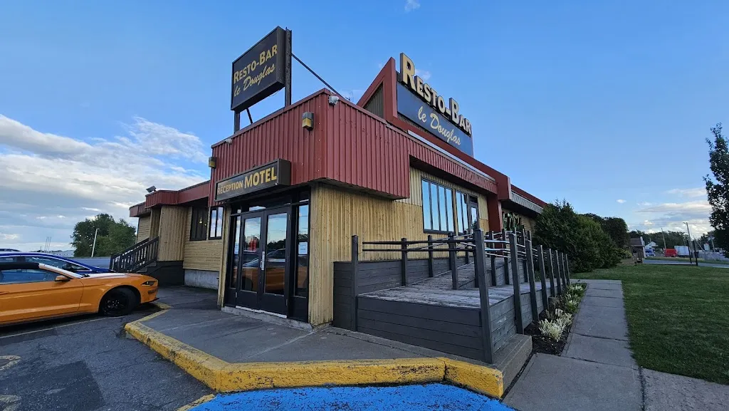 Resto-Bar le Douglas restaurante en Napierville