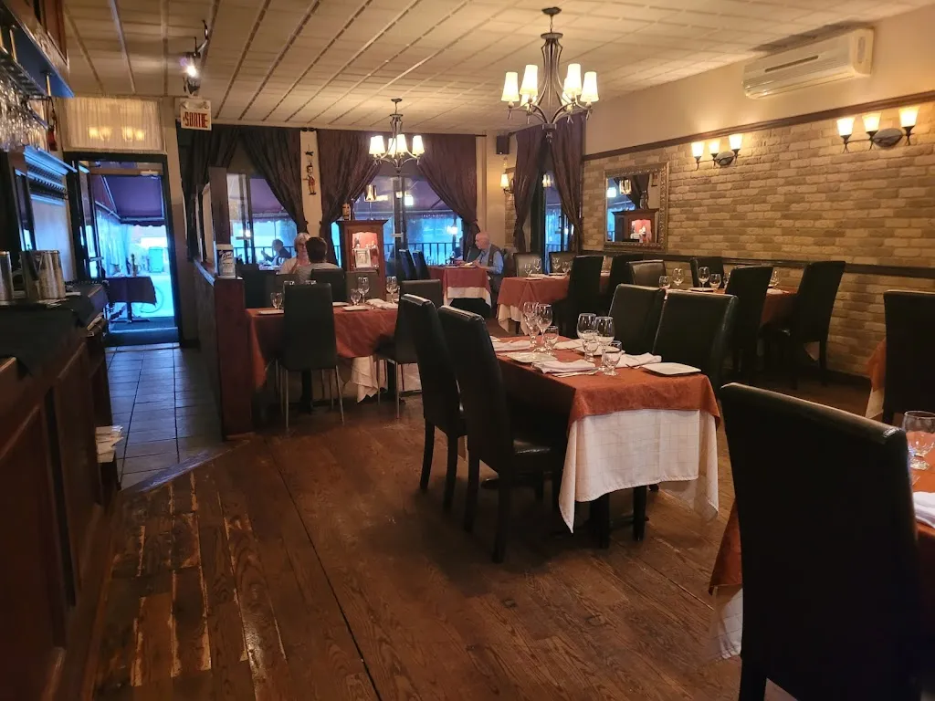 Restaurant Le Saint-Jacques ristorante a Montréal-Est