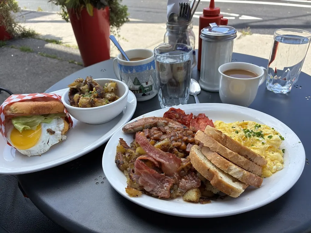 Asli Ipek Alcinkaya_NDG Luncheonette_Notre-Dame-de-Grâce_recensione