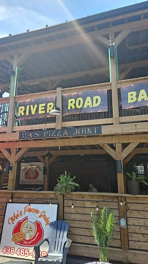 Ma's Pizza Joint and Saloon restaurante en Oka
