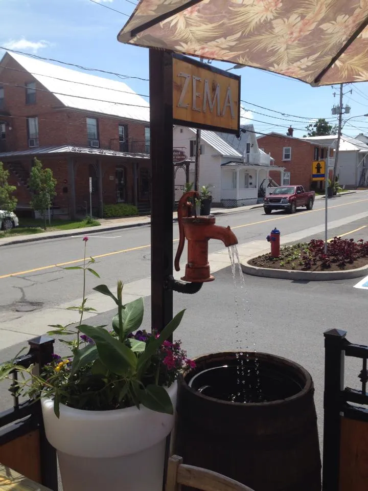 Kapadokya - Microbrasserie / Resto-Grillade Zema restaurante en Plessisville