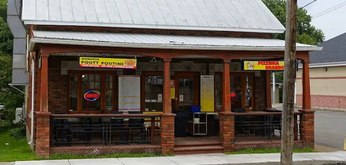 RESTAURANT MONSIEUR POUTT POUTINE restaurante en Saint-Gabriel