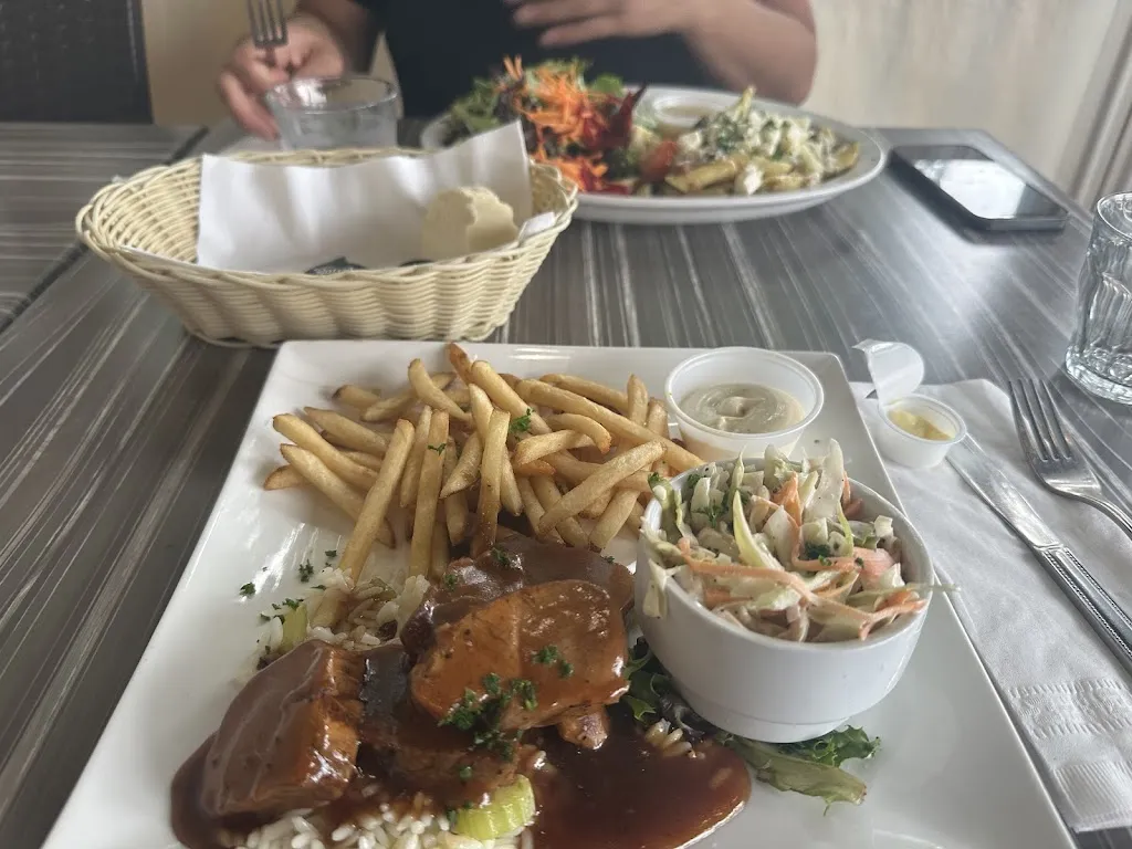Alexandra Freudemann_Resto-Pub Le Saint-Pascal_Saint-Pascal_review