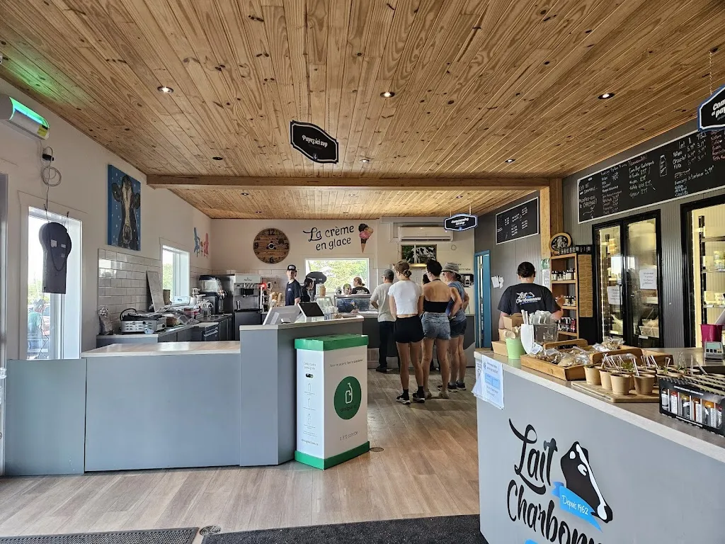 Lait Charbonneau_Sainte-Anne-des-Plaines_slider_imagen_3