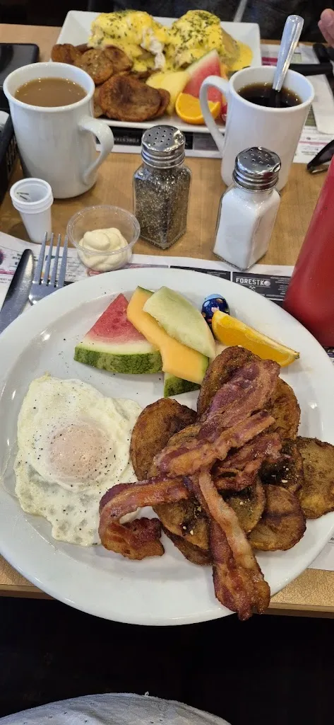 Resto jos-oeuf restaurante en Sainte-Anne-des-Plaines