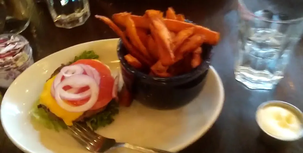 La Belle & La Boeuf - Burger Bar - Montréal - Sainte-Catherine O_Sainte-Catherine_slider_immagine_2