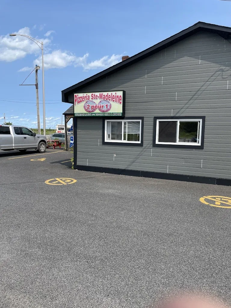 Pizzeria Ste Madeleine 2 pour 1 ristorante a Sainte-Madeleine