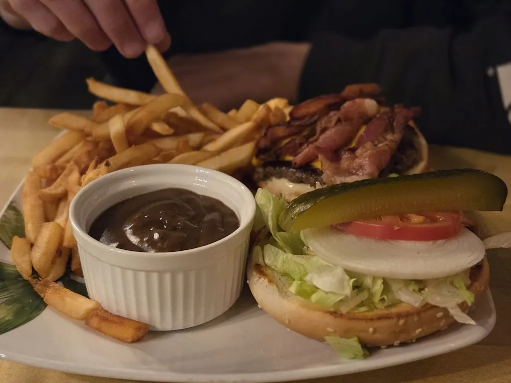 Annie C._James Grill & Bar_Rimbey_reseña