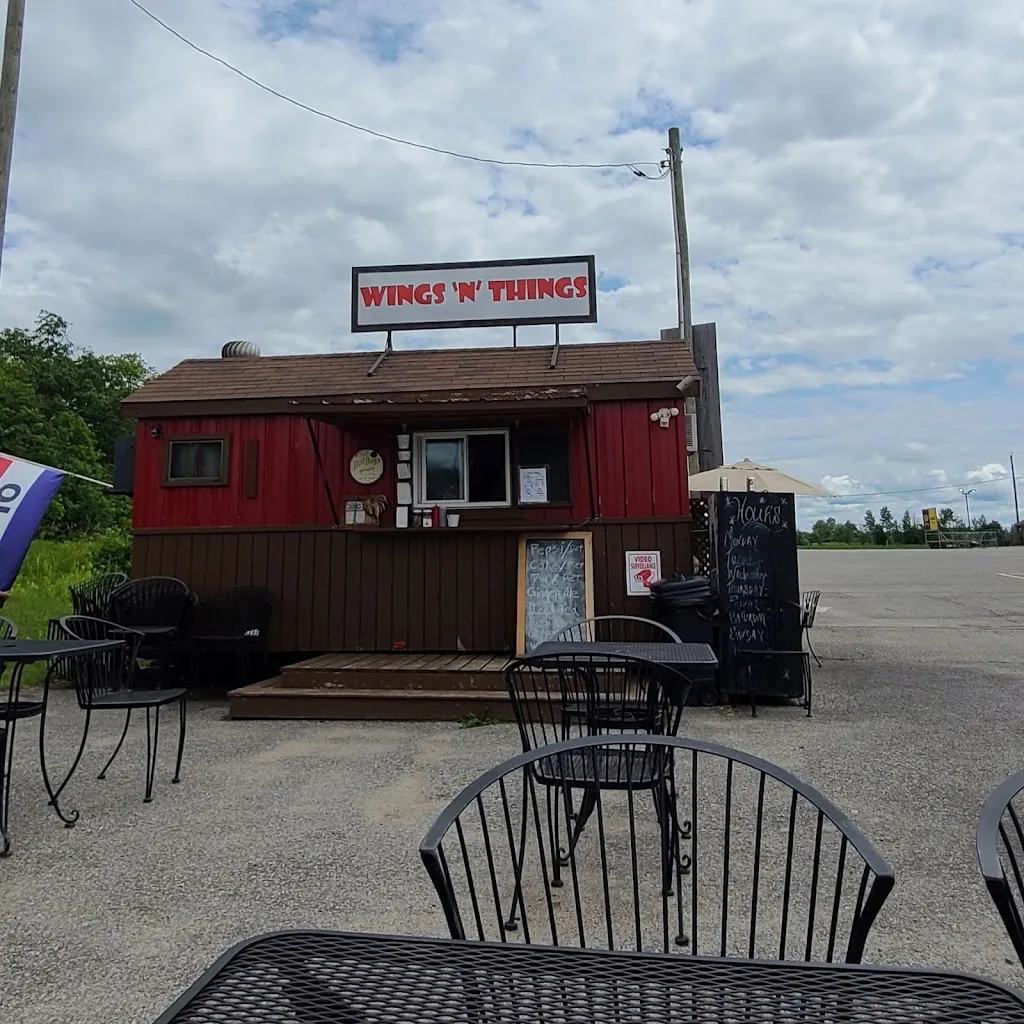 Wings 'n' Things restaurante en Shawville