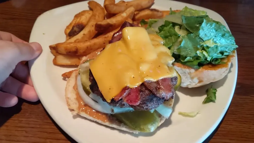 The Black Grasshopper Pub & Eatery_Estevan_slider_image_2