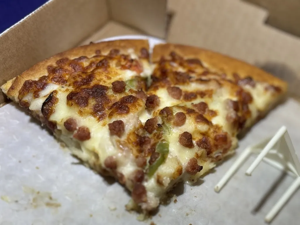 T J's Pizza restaurante en Melfort