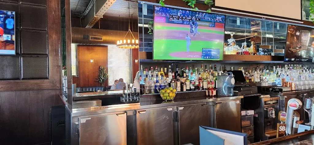 Earls Kitchen + Bar_Saskatoon_slider_imagen_1